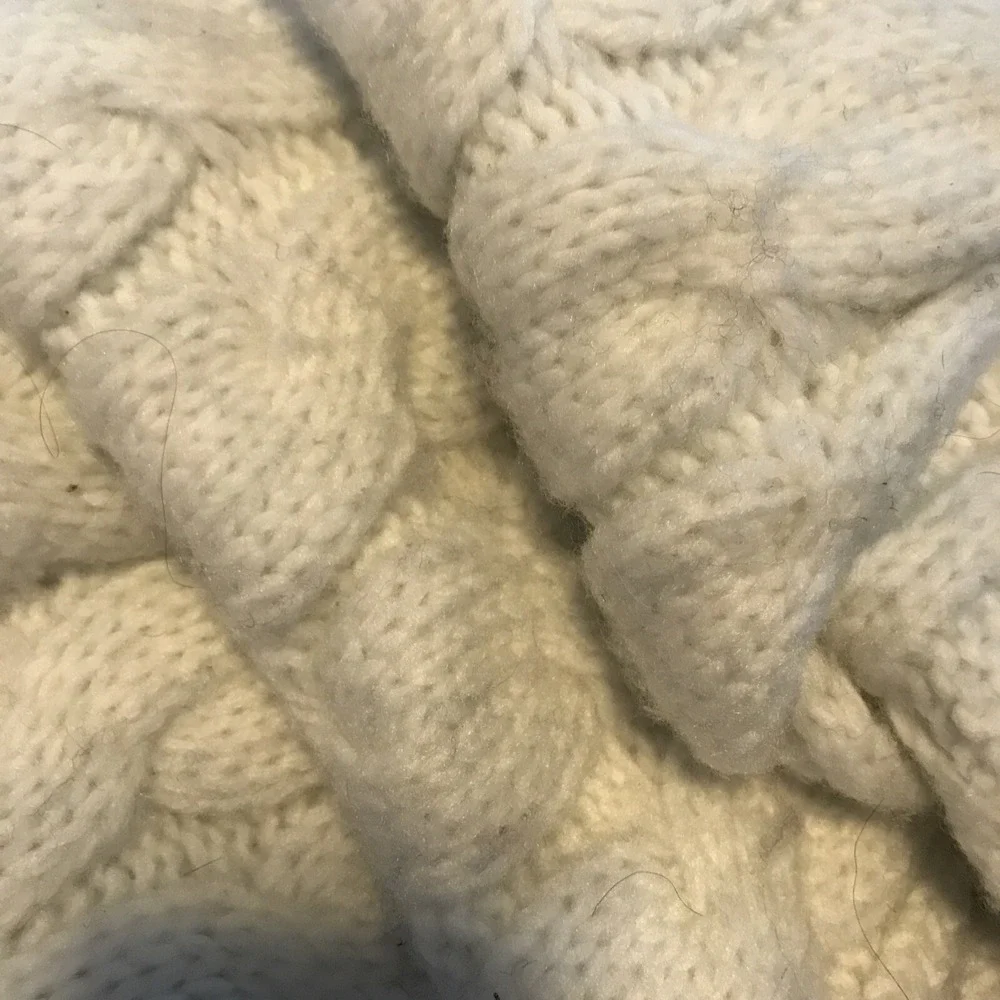 Liz Claiborne Cream Cable Knit Scarf‎ NWT